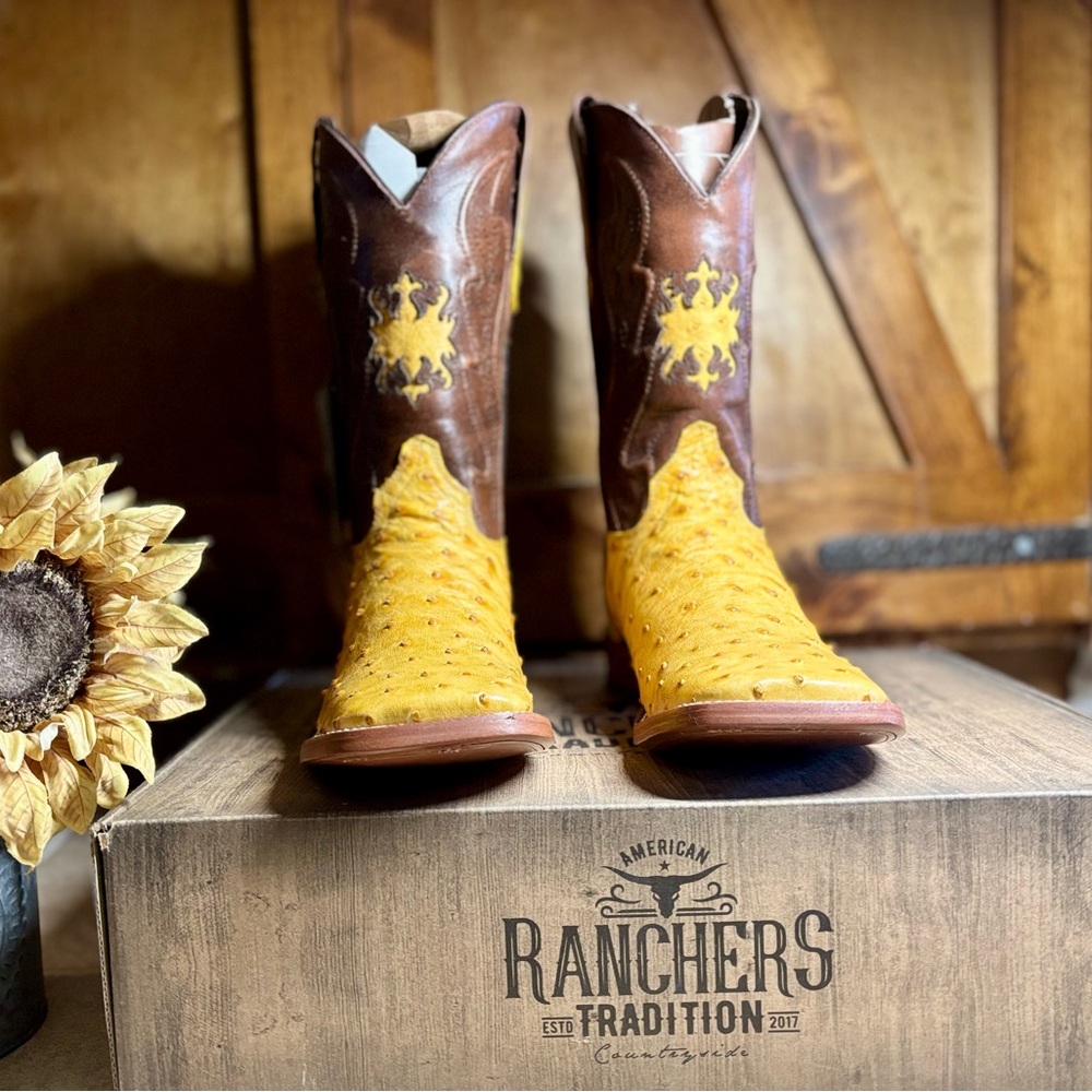 New with tags mens exotic full quill ostrich boots with wide square toe,SIZE 9.5